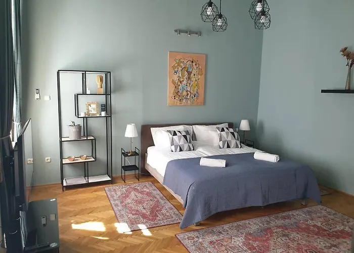 Astoria Downtown Apartment